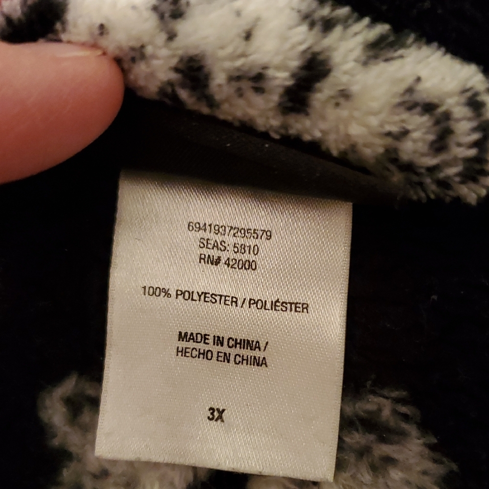 Joe Boxer Snowflakes Fleece Robe - Picture 8 of 8
